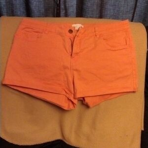 H&M CORAL SHORTS W/CUFF